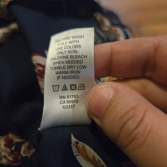 Maurices Navy Floral Criss Cross Blouse Size XL - Picture 4 of 9